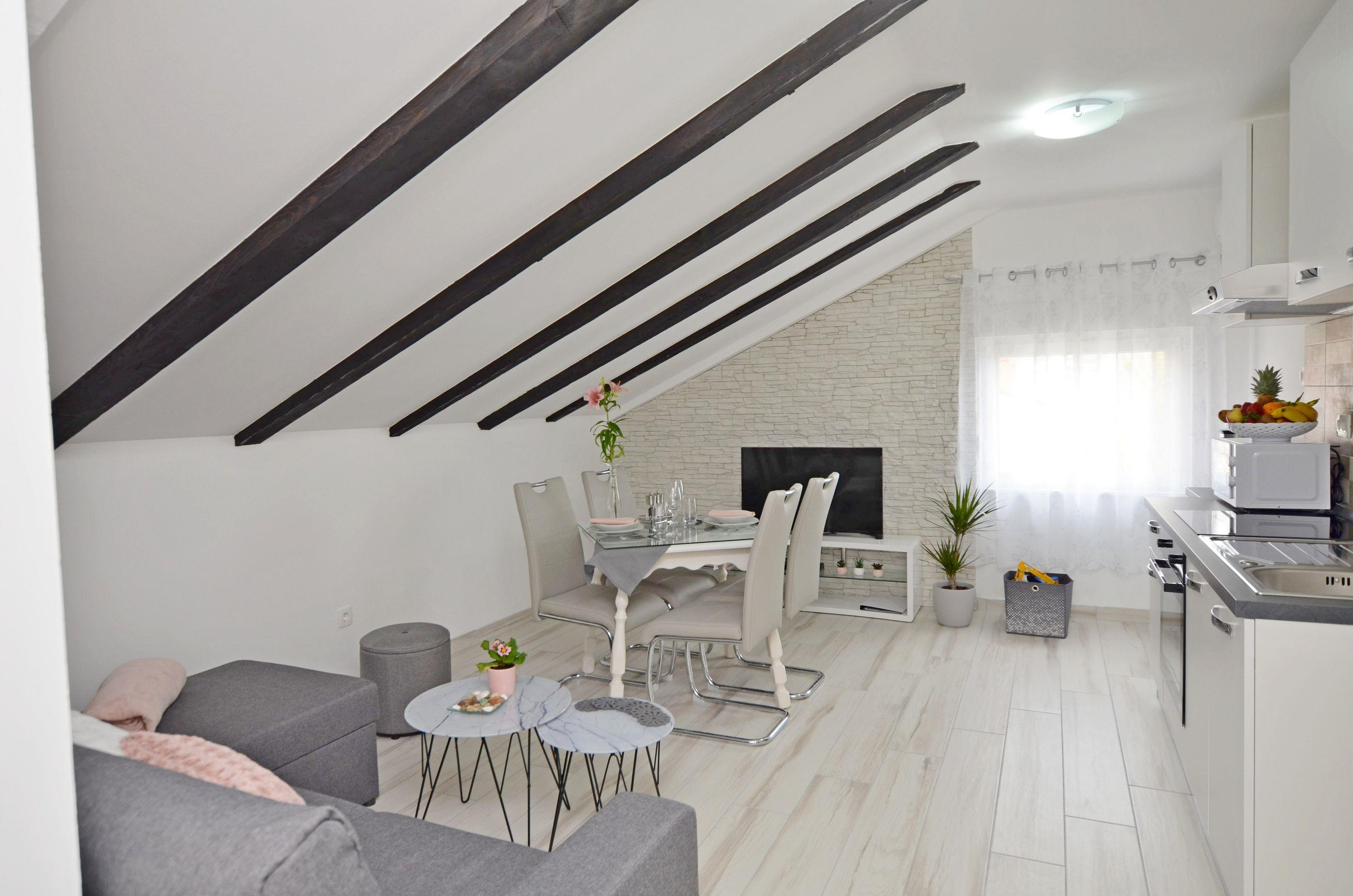 Apartman Karlo – dnevni boravak s kuhinjom